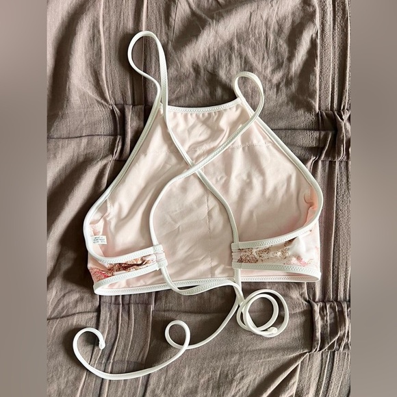 Sz L Aerie Women's Pink and White bikini top - Picture 2 of 9